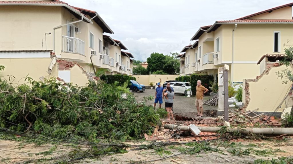 Como garantir que seu condomínio esteja seguro e juridicamente blindado contra as quedas de árvores em condomínios? A resposta está em um manejo arbóreo proativo e documentado.