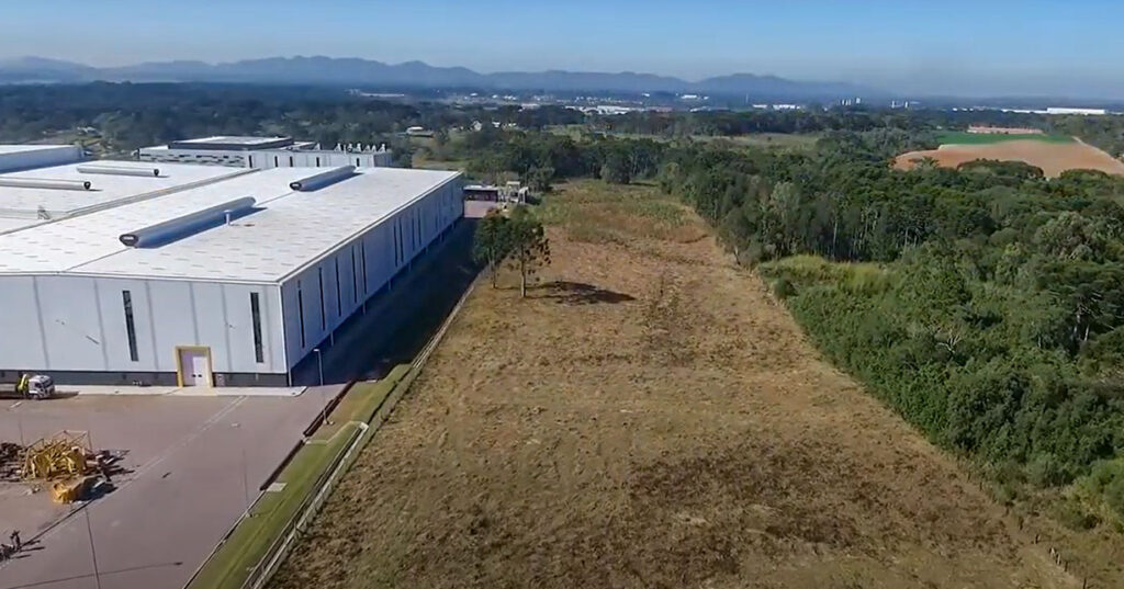 Arborização em áreas industriais: desafios, riscos e soluções eficientes representam um dos maiores equilíbrios entre progresso econômico e responsabilidade ambiental.